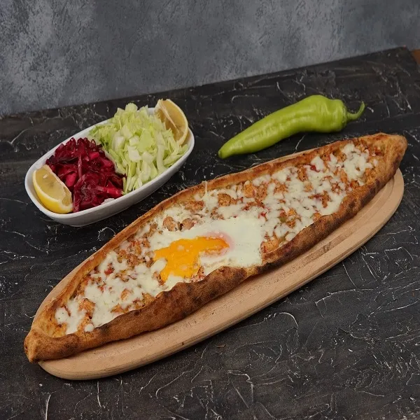 Tavuklu Kaşarlı Yumurtalı Pide