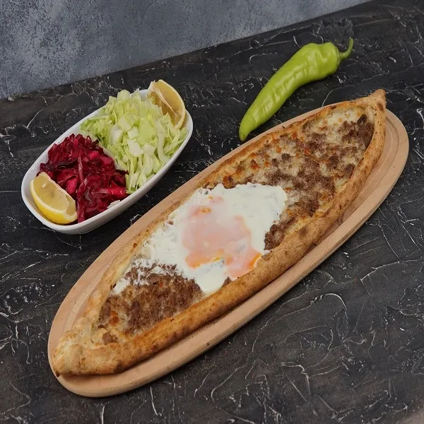 Kavurmalı Kaşarlı Yumurtalı Pide